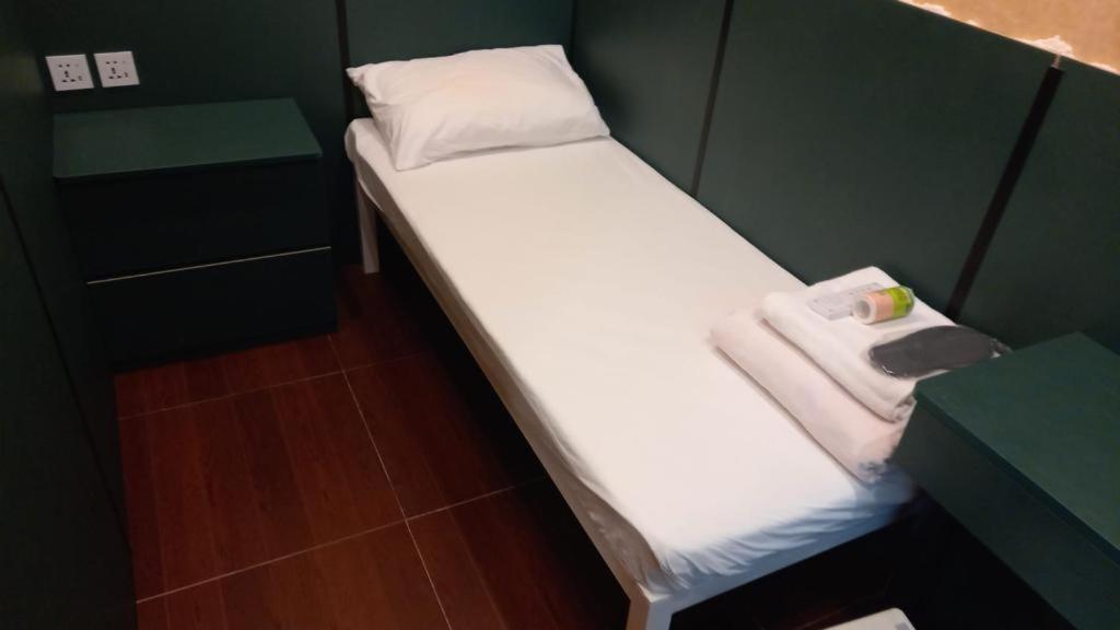 Single Room with Shared Bathroom,1592788937:JPEG